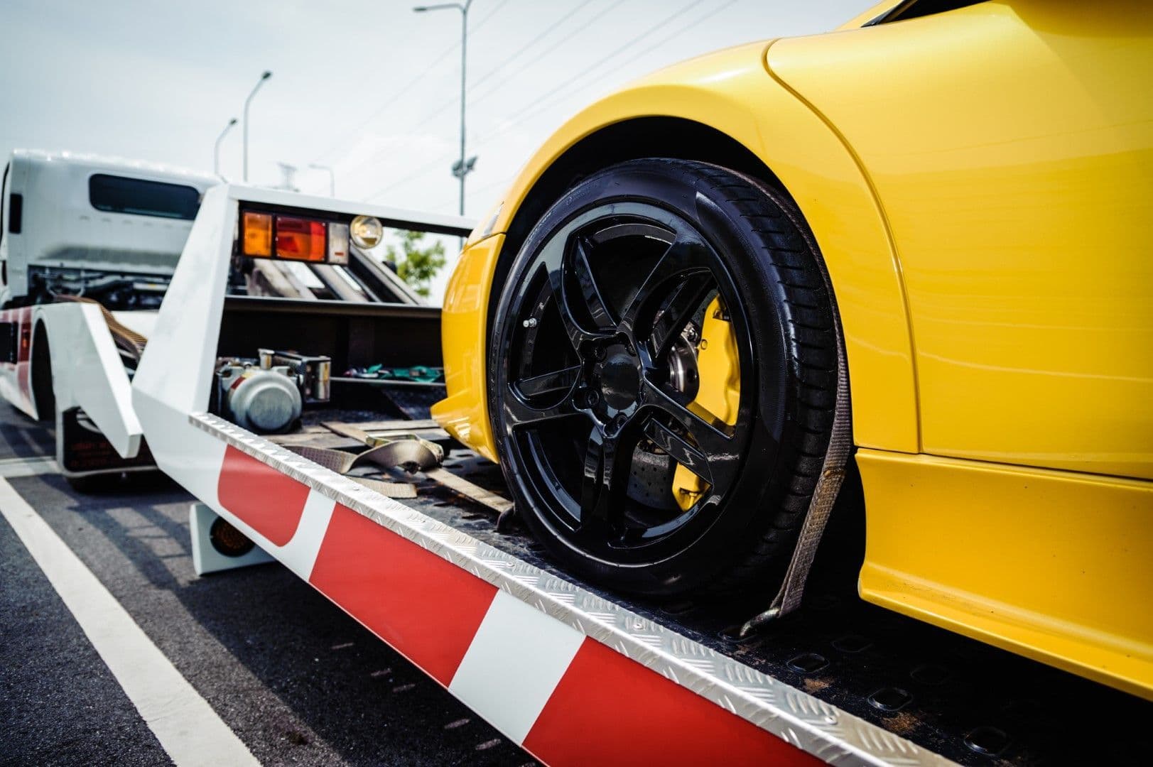 Professional San Bernardino towing truck providing 24/7 emergency roadside assistance and towing services in San Bernardino CA